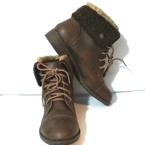 CLIFFS BY WHITE MOUNTAIN CHOCOLATE BROWN LACE UP FUR TRIM ANKLE BOOTS SZ 6 NWOT - Picture 3 of 11